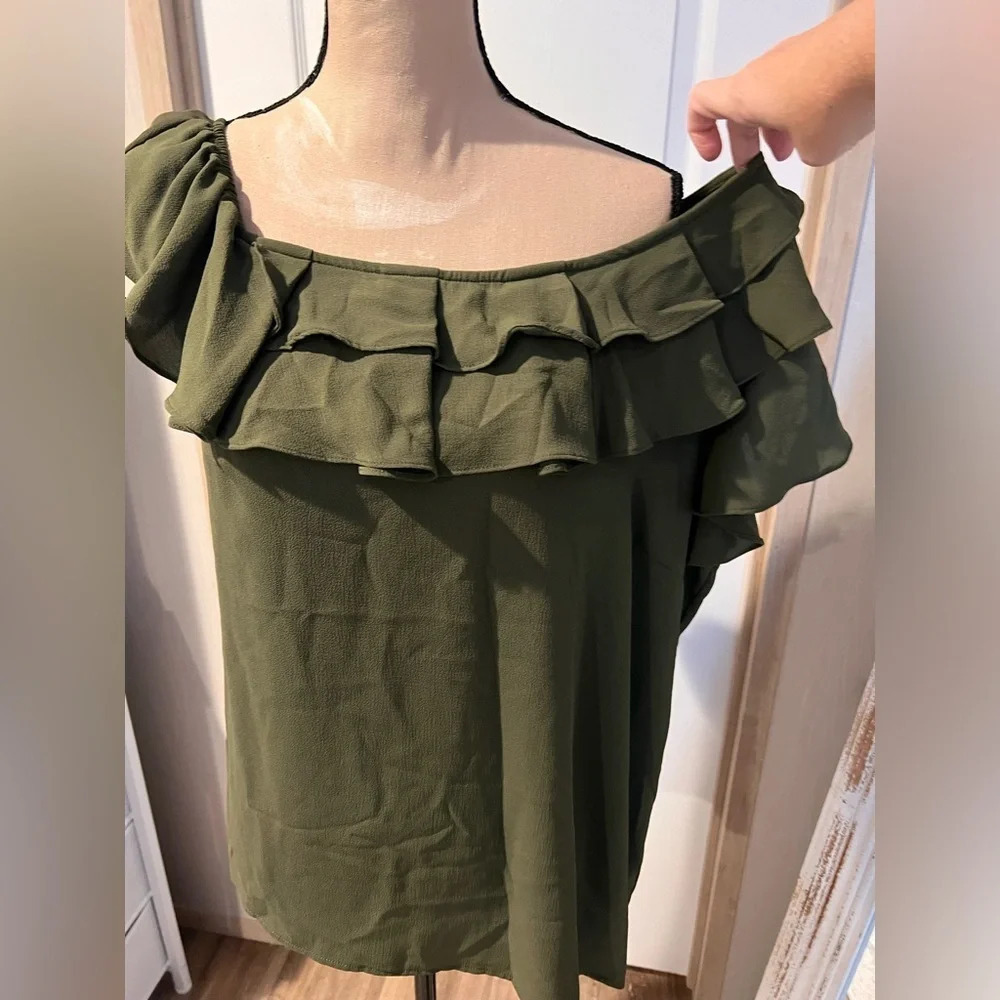 A.N.A a new approach dark green sz XL one shoulder top with ruffle hem. - Picture 2 of 7